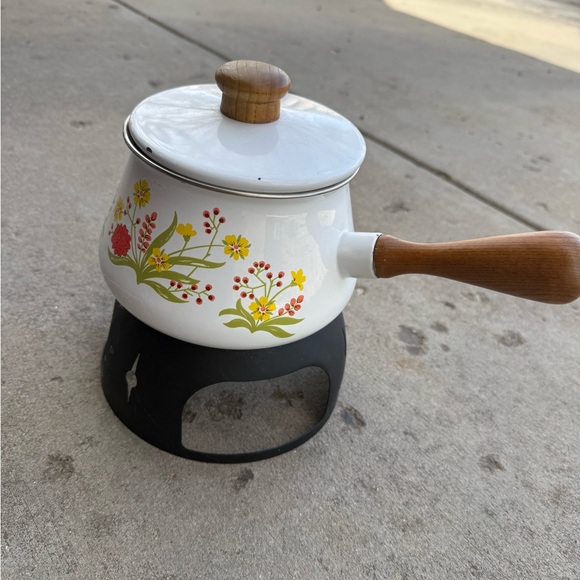Vintage 19702 Floral Enamel fondue with Wooden Handle